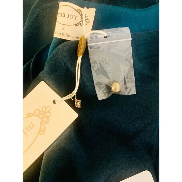 NEW Mia Joy Long open Sleeve Flowy Size Small Dress with charm and extra button - Picture 5 of 10